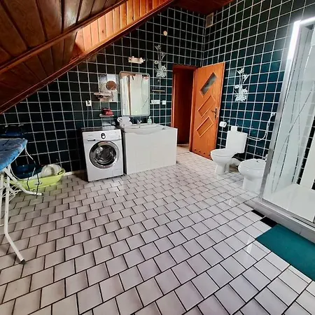 Holiday home Dom W Karkonoszach Z Basenem 5 Sypialni Kowary