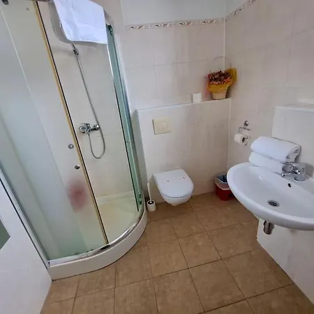 Holiday home Dom W Karkonoszach Z Basenem 5 Sypialni